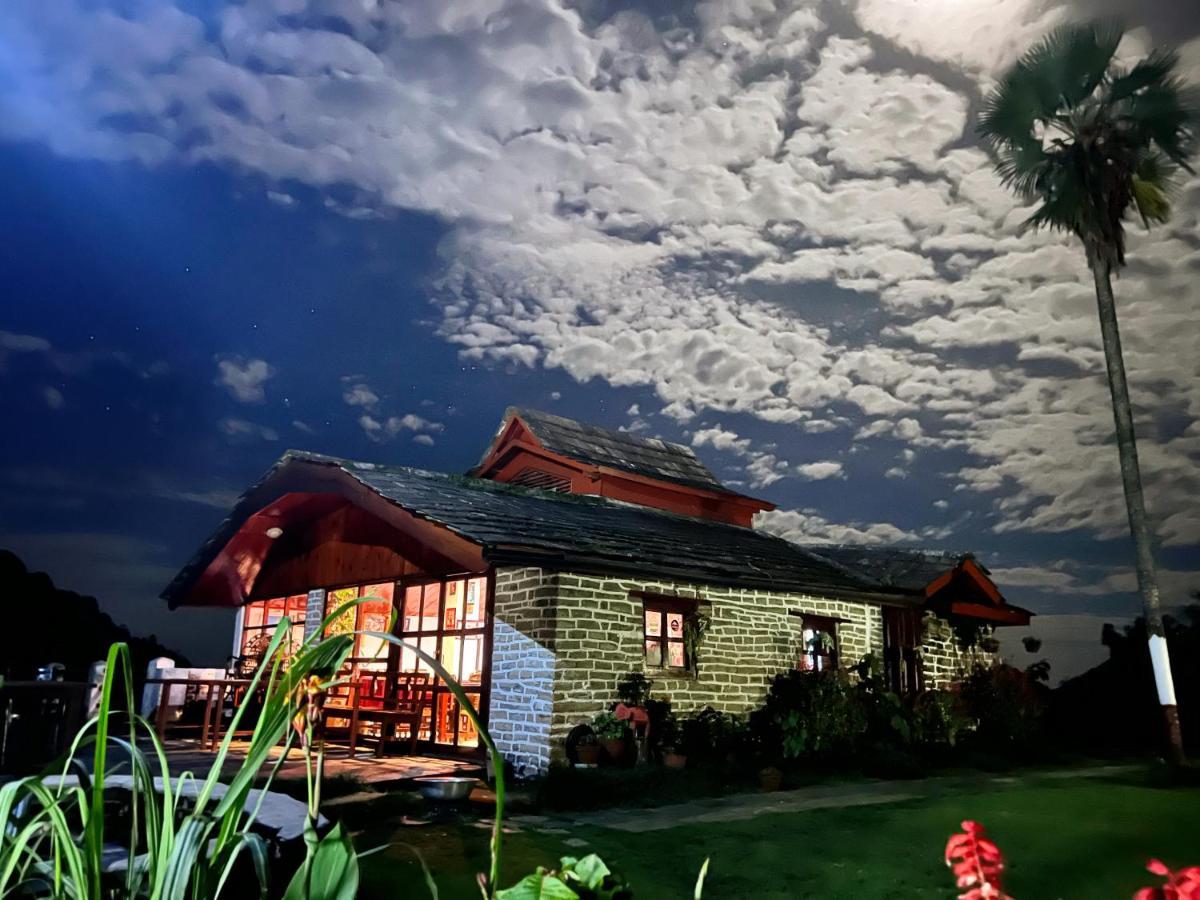 Es Deurali Resort Покхара Екстер'єр фото