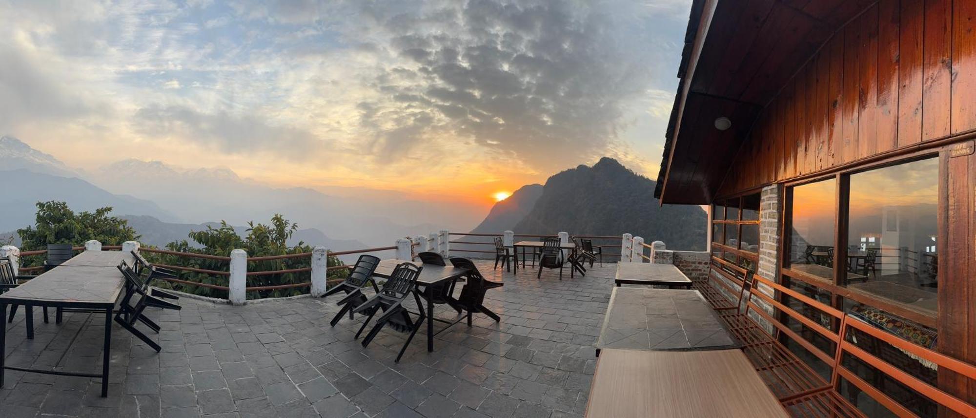 Es Deurali Resort Покхара Екстер'єр фото