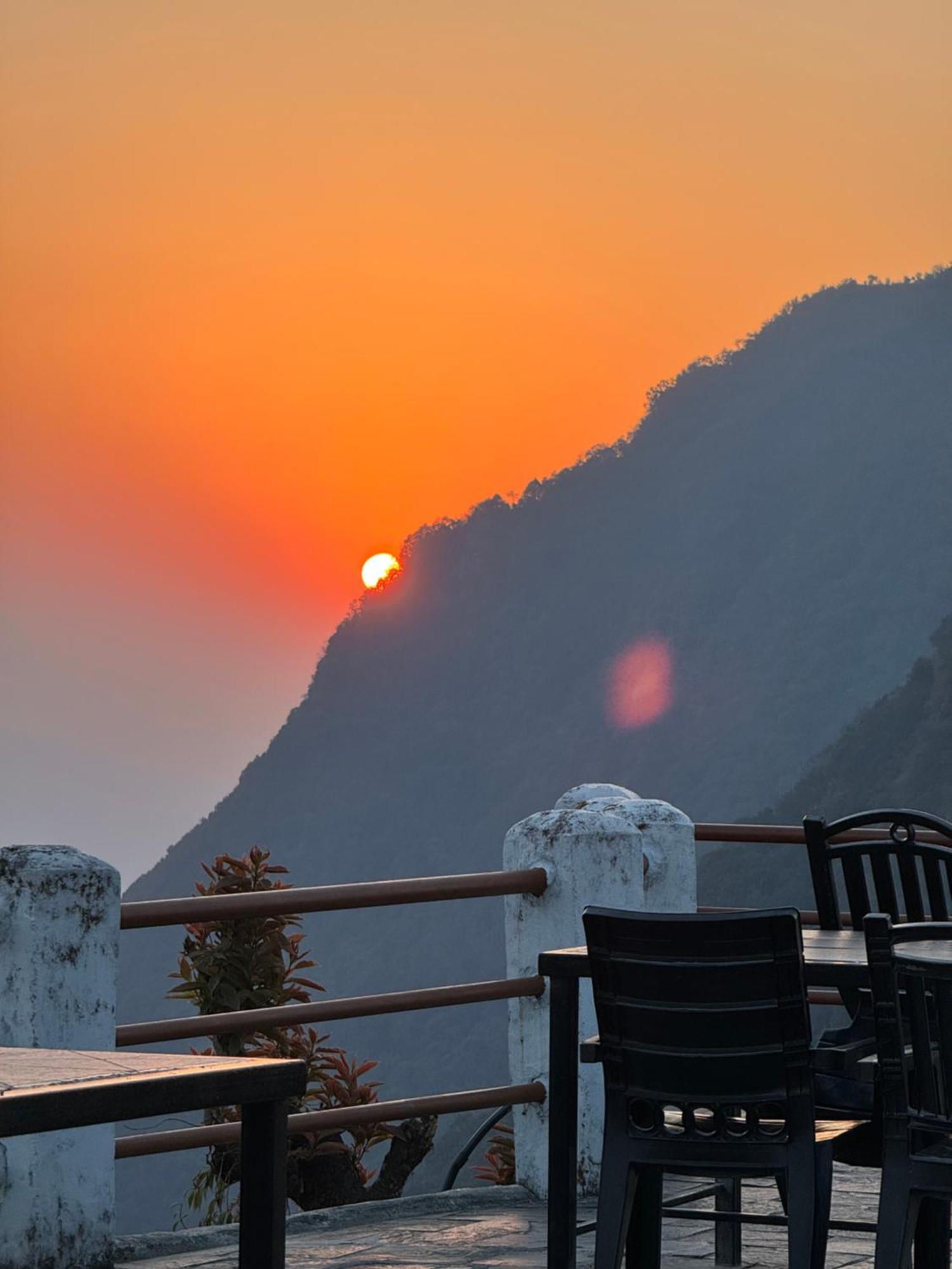 Es Deurali Resort Покхара Екстер'єр фото