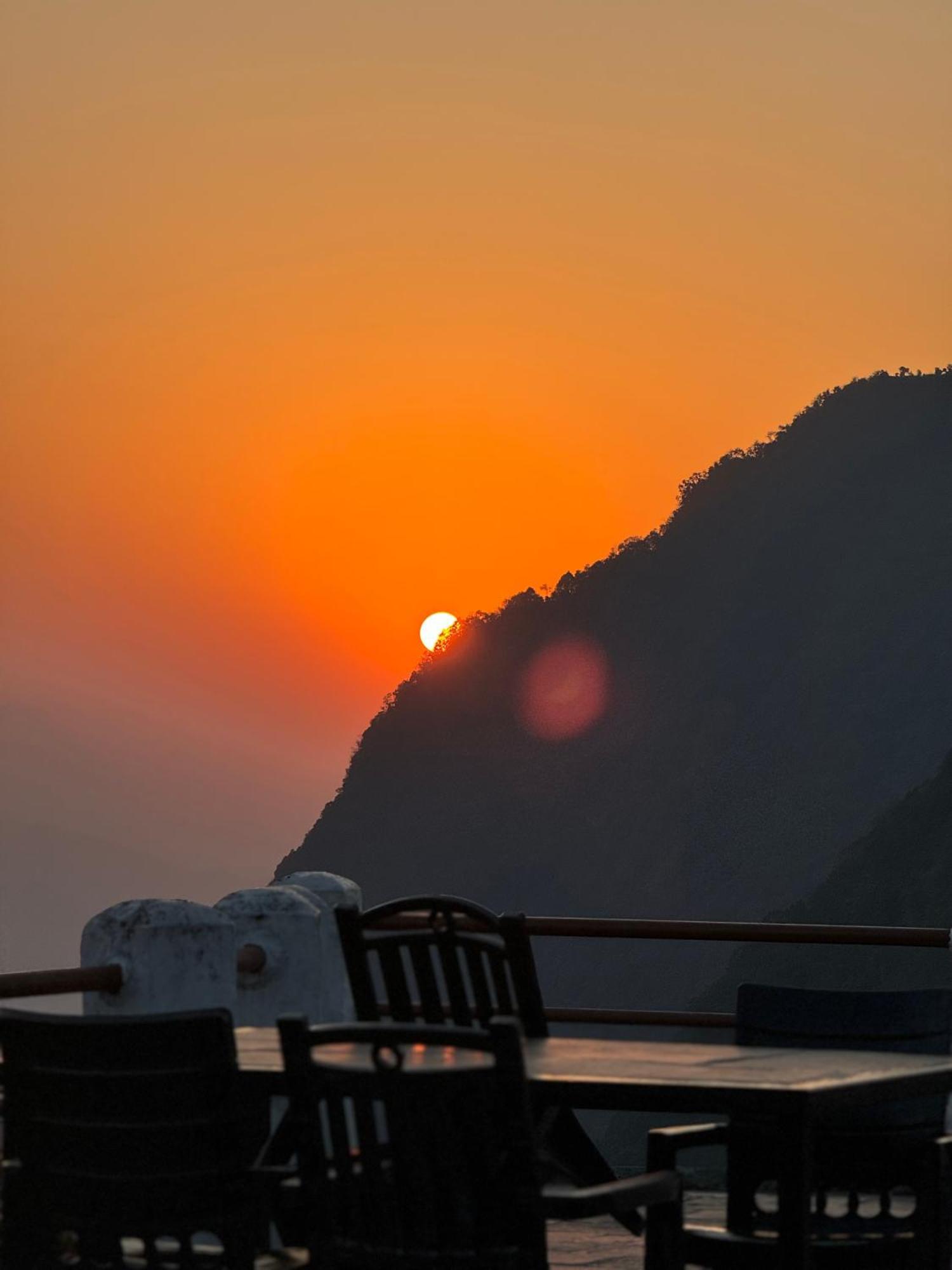 Es Deurali Resort Покхара Екстер'єр фото