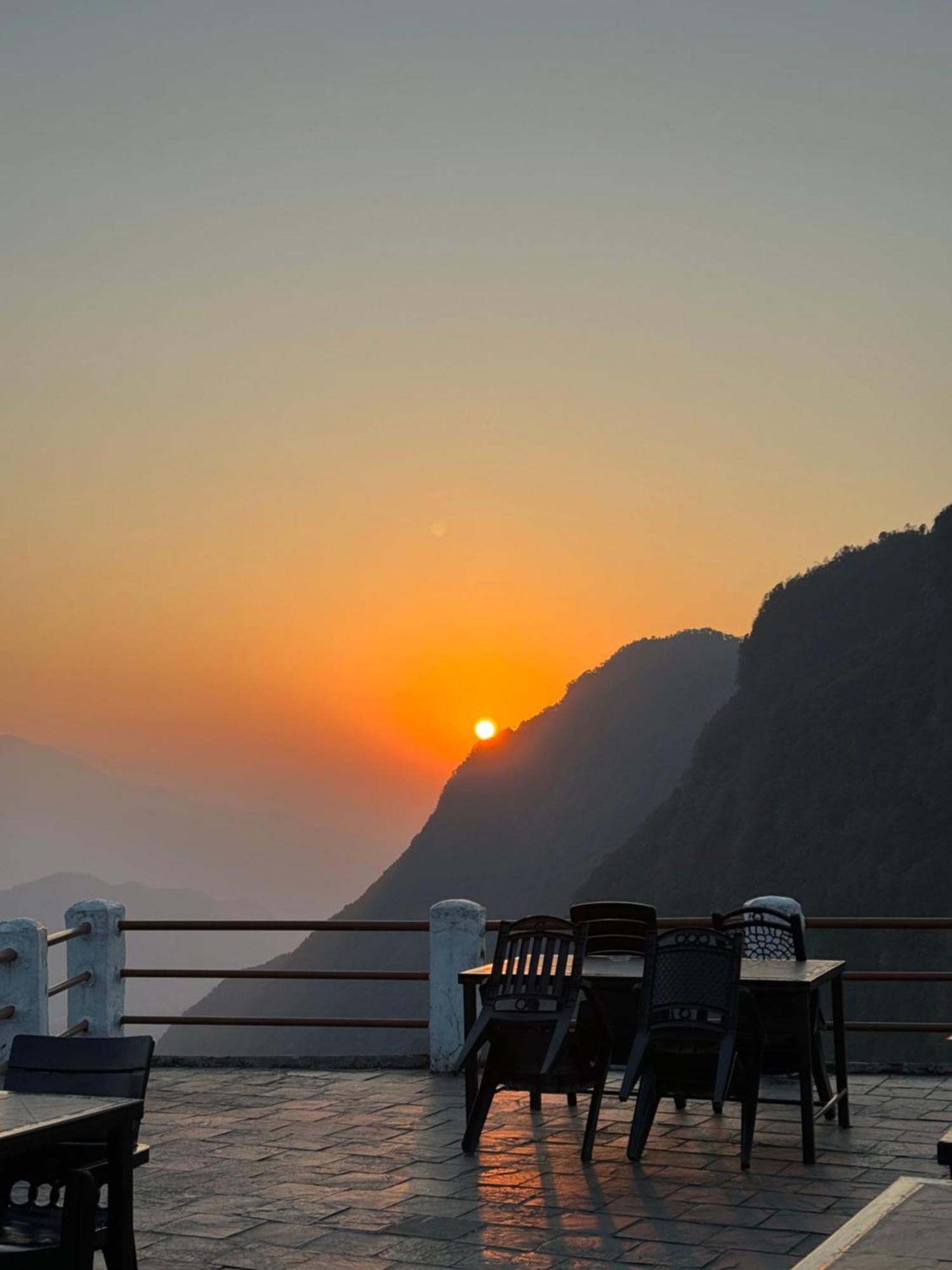 Es Deurali Resort Покхара Екстер'єр фото